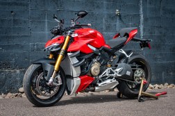 2020-Ducati-Streetfighter-V4-S-Jensen-Beeler-02