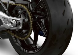 2021-BMW-M1000RR-superbike-43