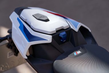 2021-BMW-S1000R-08