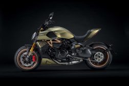 2021-Ducati-Diavel-1260-Lamborghini-04