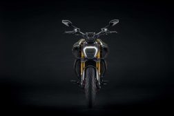 2021-Ducati-Diavel-1260-Lamborghini-09