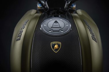 2021-Ducati-Diavel-1260-Lamborghini-13