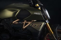 2021-Ducati-Diavel-1260-Lamborghini-21