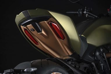 2021-Ducati-Diavel-1260-Lamborghini-24