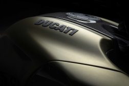 2021-Ducati-Diavel-1260-Lamborghini-32