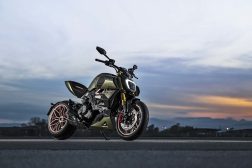 2021-Ducati-Diavel-1260-Lamborghini-52