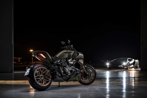 2021-Ducati-Diavel-1260-Lamborghini-68