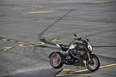 2021-Ducati-Diavel-1260-Lamborghini-80