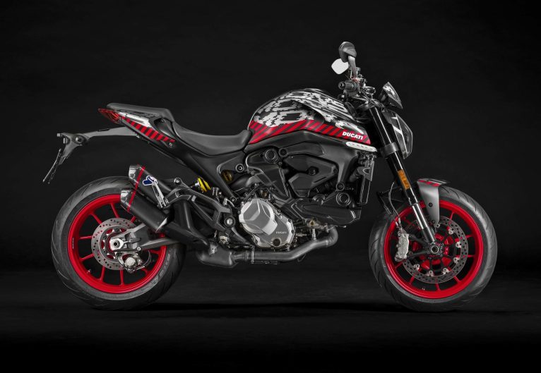 2021-Ducati-Monster-15