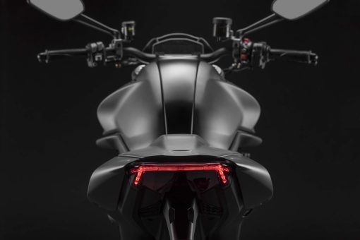 2021-Ducati-Monster-Plus-01