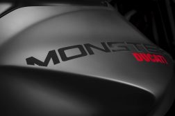 2021-Ducati-Monster-Plus-02