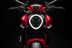 2021-Ducati-Monster-Plus-04
