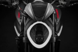 2021-Ducati-Monster-Plus-06