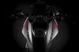 2021-Ducati-Monster-Plus-07