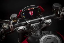 2021-Ducati-Monster-Plus-30