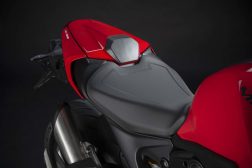 2021-Ducati-Monster-Plus-37