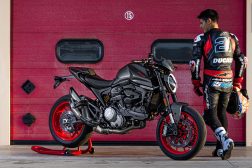 2021-Ducati-Monster-Plus-44