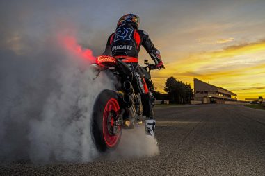 2021-Ducati-Monster-Plus-45
