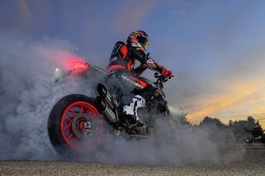 2021-Ducati-Monster-Plus-46