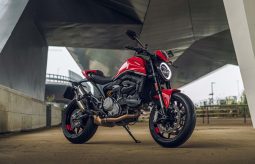 2021-Ducati-Monster-Plus-51