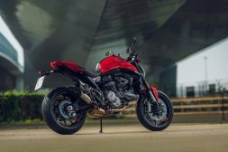 2021-Ducati-Monster-Plus-53