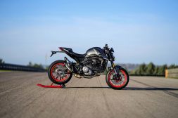 2021-Ducati-Monster-Plus-54