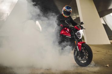 2021-Ducati-Monster-Plus-57