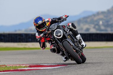 2021-Ducati-Monster-Plus-67