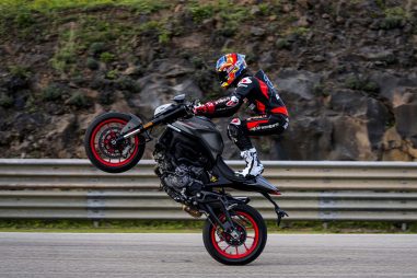 2021-Ducati-Monster-Plus-68