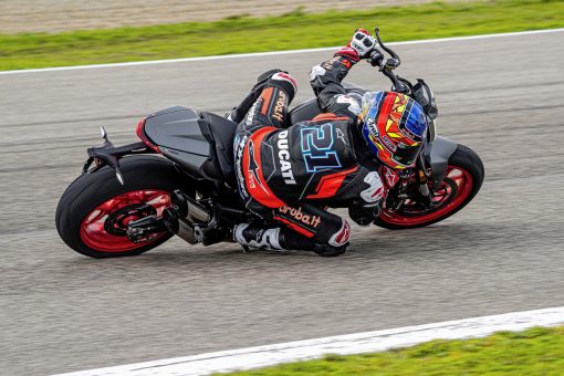 2021-Ducati-Monster-Plus-72