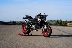 2021-Ducati-Monster-Plus-73