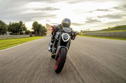 2021-Ducati-Monster-Plus-76