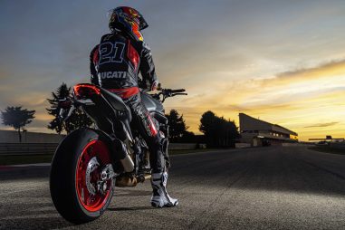 2021-Ducati-Monster-Plus-78