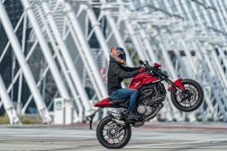 2021-Ducati-Monster-Plus-80