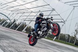 2021-Ducati-Monster-Plus-81