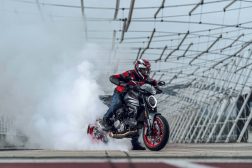 2021-Ducati-Monster-Plus-85