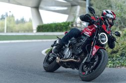 2021-Ducati-Monster-Plus-86