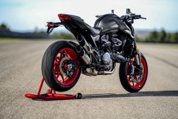 2021-Ducati-Monster-Plus-91