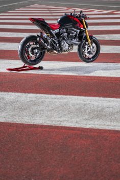 2023-Ducati-Monster-SP-55